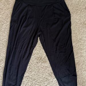 Vuori Lux Women's Ribbed Black Joggers